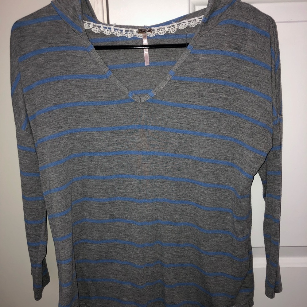 Hooded 3/4 sleeve top